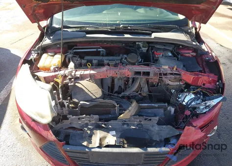 2014 Ford Focus Se z USA, uszkodzony, nr VIN 1FADP3K27EL169800